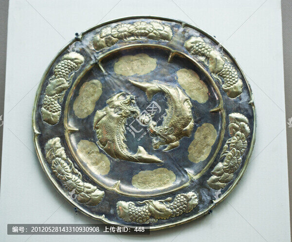 摩羯紋金花銀盤