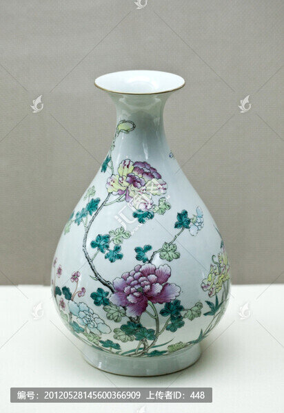 宣統(tǒng)款粉彩花蝶紋玉壺春瓶