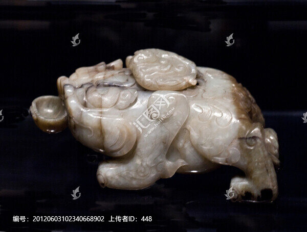 青白玉獸形硯滴