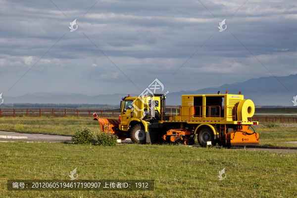 推雪車