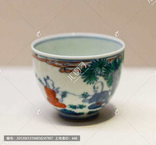 斗彩嬰戲紋杯