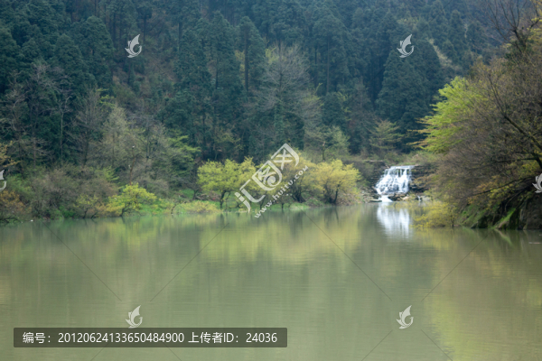 廬山黃龍?zhí)讹L光
