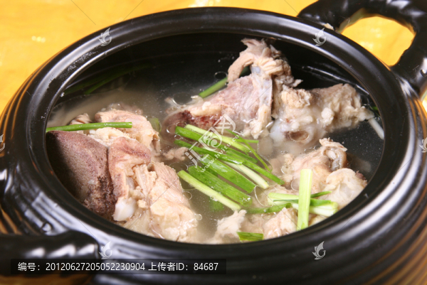 土罐骨頭湯