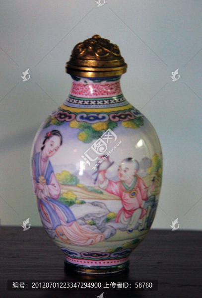 畫琺瑯?gòu)霊驁D鼻煙壺