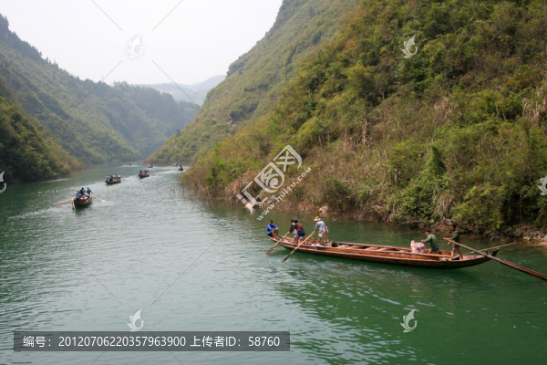 湖北省巴東神農(nóng)溪,漂流船隊(duì)
