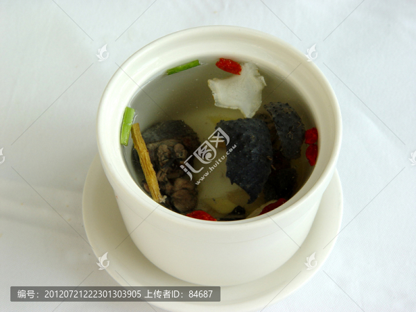 參茸烏雞湯