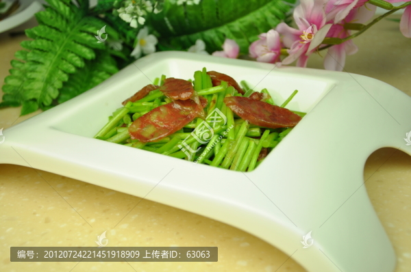蒜苗炒香腸