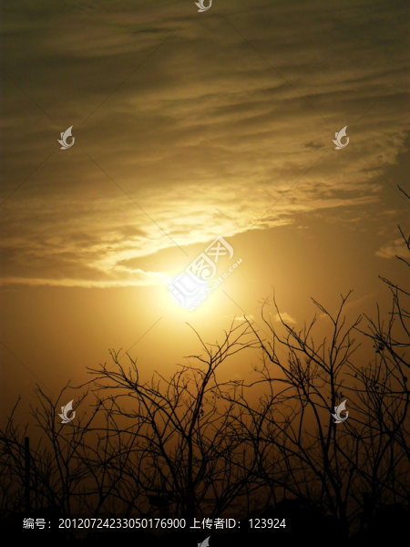 落日的天空