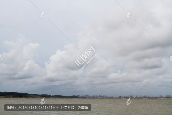藍(lán)天白云大海