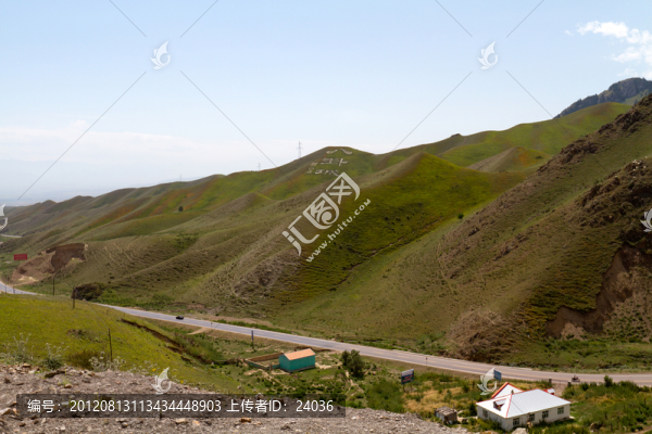 特克斯,八卦城題字草地