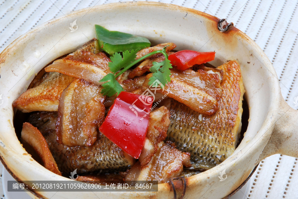 秘制水咸魚煲