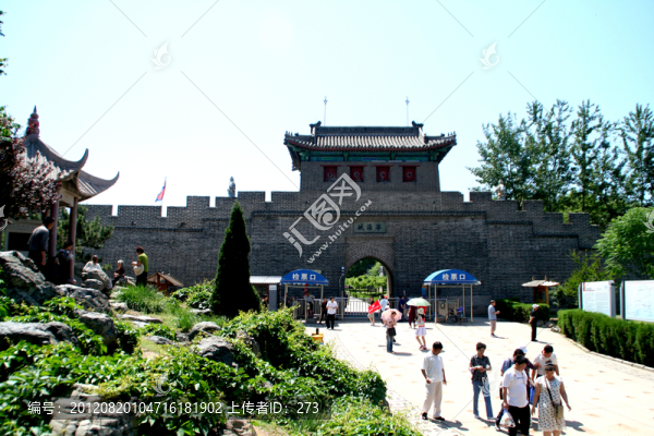 山海關(guān)老龍頭景區(qū)寧海城城門及城墻