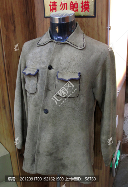 馴鹿皮衣服