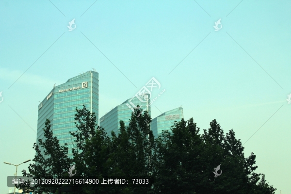 沿途風景華貿大廈