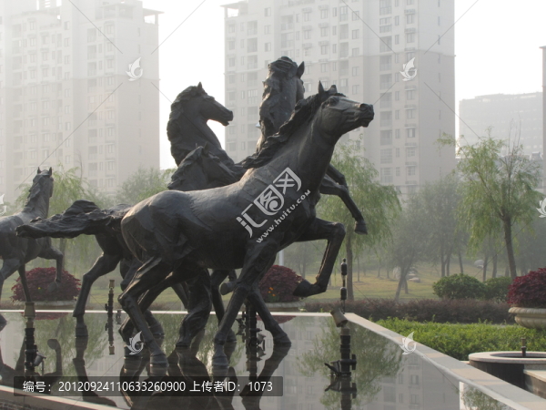 雕塑馬