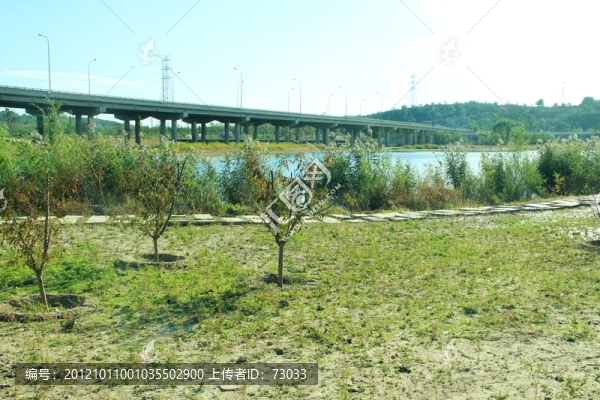 蓮石湖公園,遠(yuǎn)山,,高架橋