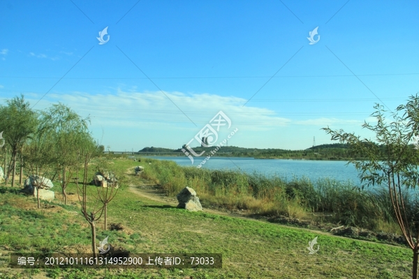 藍(lán)天白云,蓮石湖公園秋景