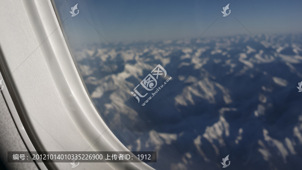 窗外的天山