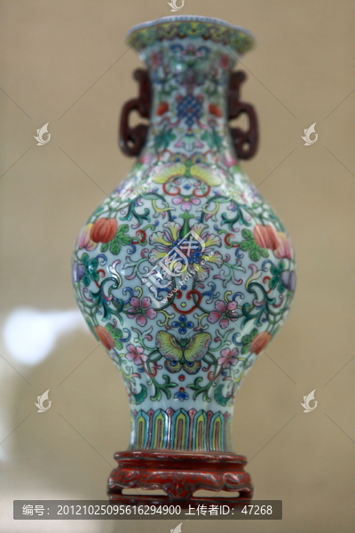 粉彩瓷器