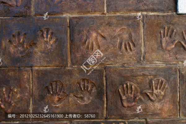 齊齊哈爾和平廣場,抗戰(zhàn)紀(jì)念墻手印墻