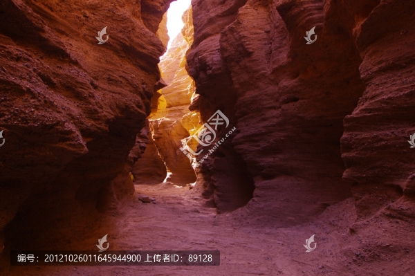 羅布泊地下峽谷景色