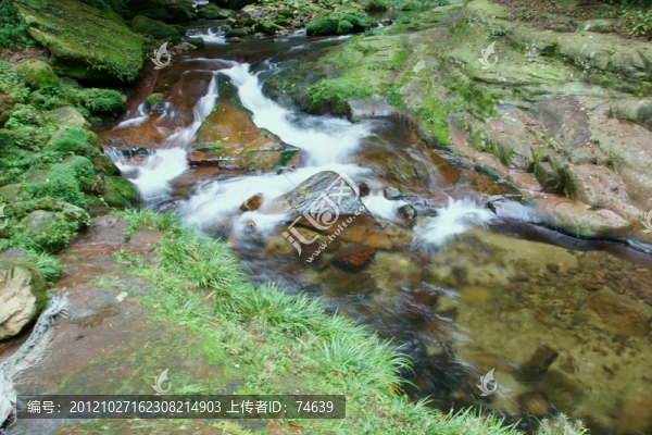 溪水