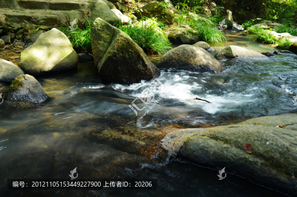 山間小溪