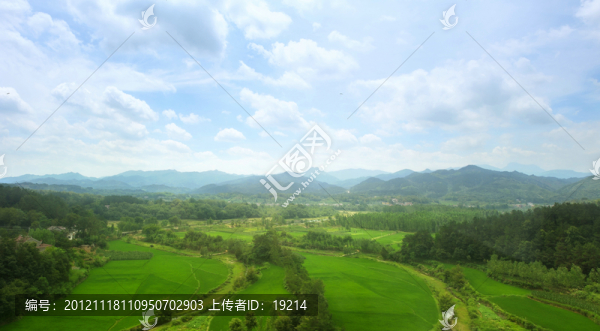 遠(yuǎn)眺大別山風(fēng)光