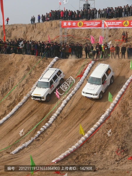 越野一族賽車發(fā)車臺沖坡