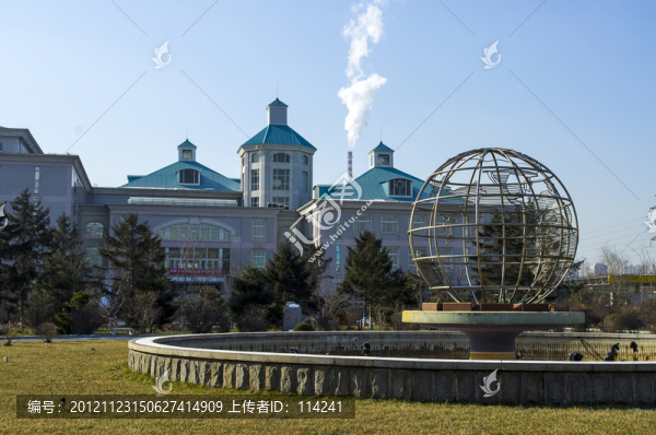 大學(xué)校園內(nèi)的建筑