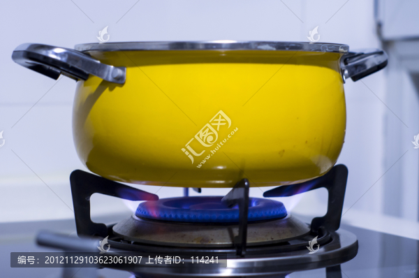 鐵鍋和灶具