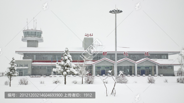 冬天的那拉提機(jī)場