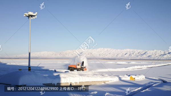 機(jī)坪清雪