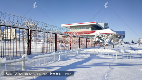 那拉提機(jī)場(chǎng)的冬天