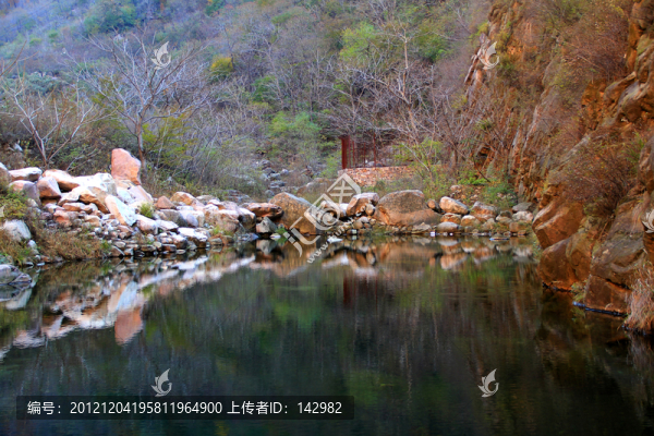 秋山