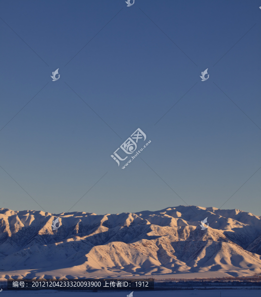雪山晨光