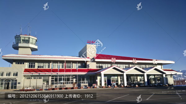 冬天的那拉提機(jī)場(chǎng)