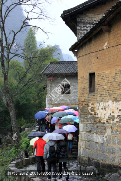 雨中行走
