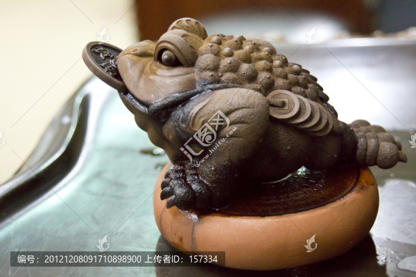 吉祥三足金蟾