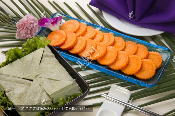 黑豆腐,胡蘿卜片