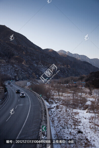 山路彎彎