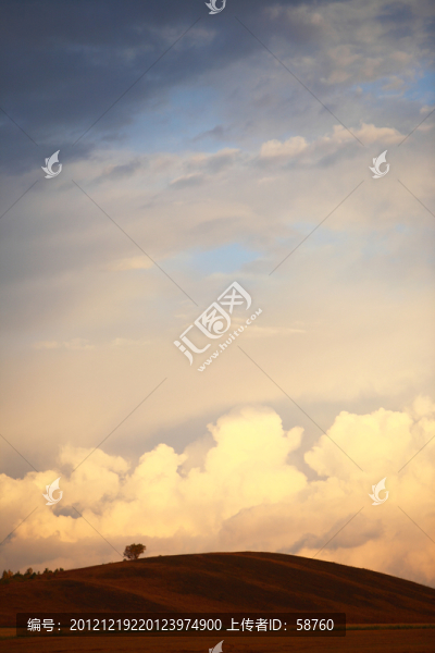 原野雨后云朵