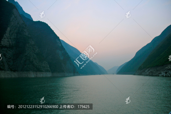 平湖曉渡