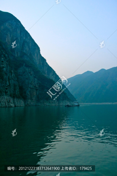 夜行西陵峽