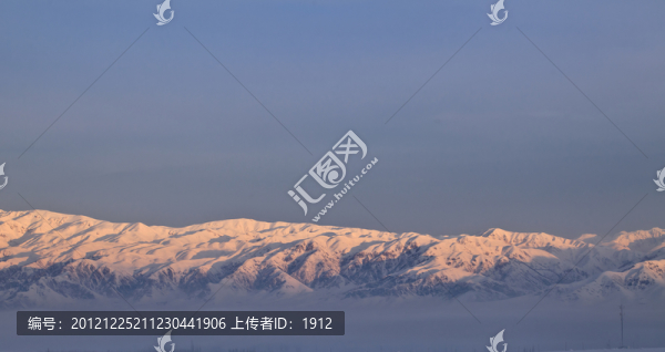 雪山晨光