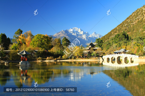 麗江黑龍?zhí)?玉龍雪山