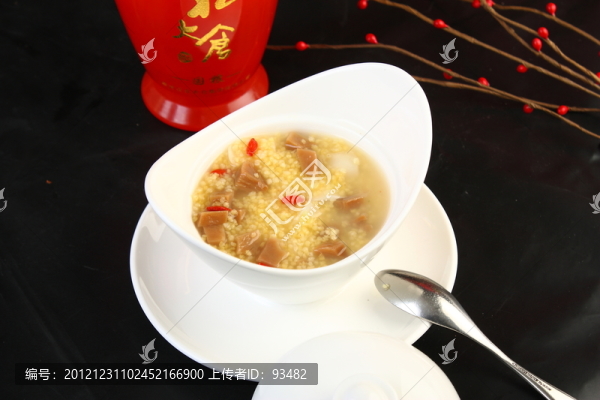 鮑魚(yú)小米粥