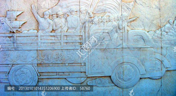 思歌騰廣場(chǎng),浮雕墻