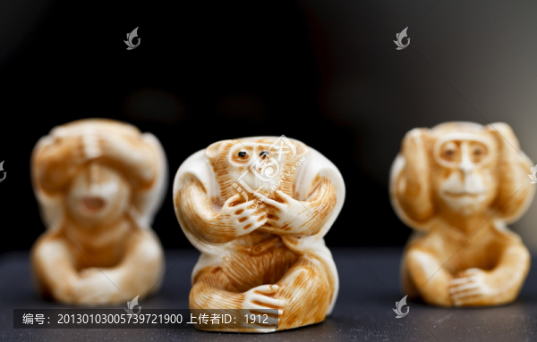 三只小猴