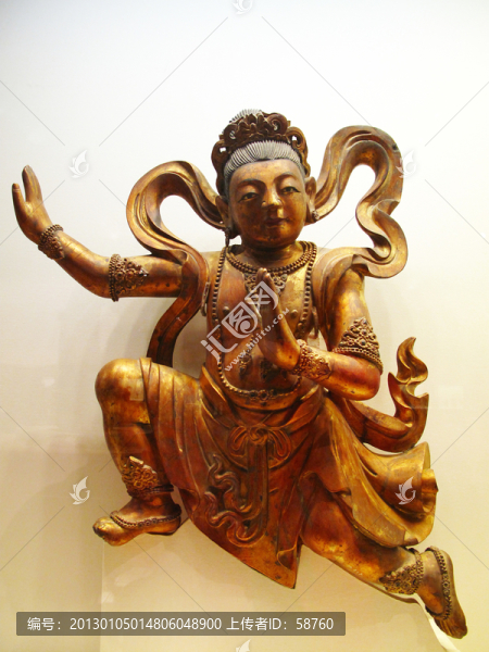 木雕天人像